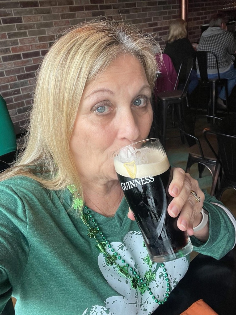 Meet your Posher, Dina